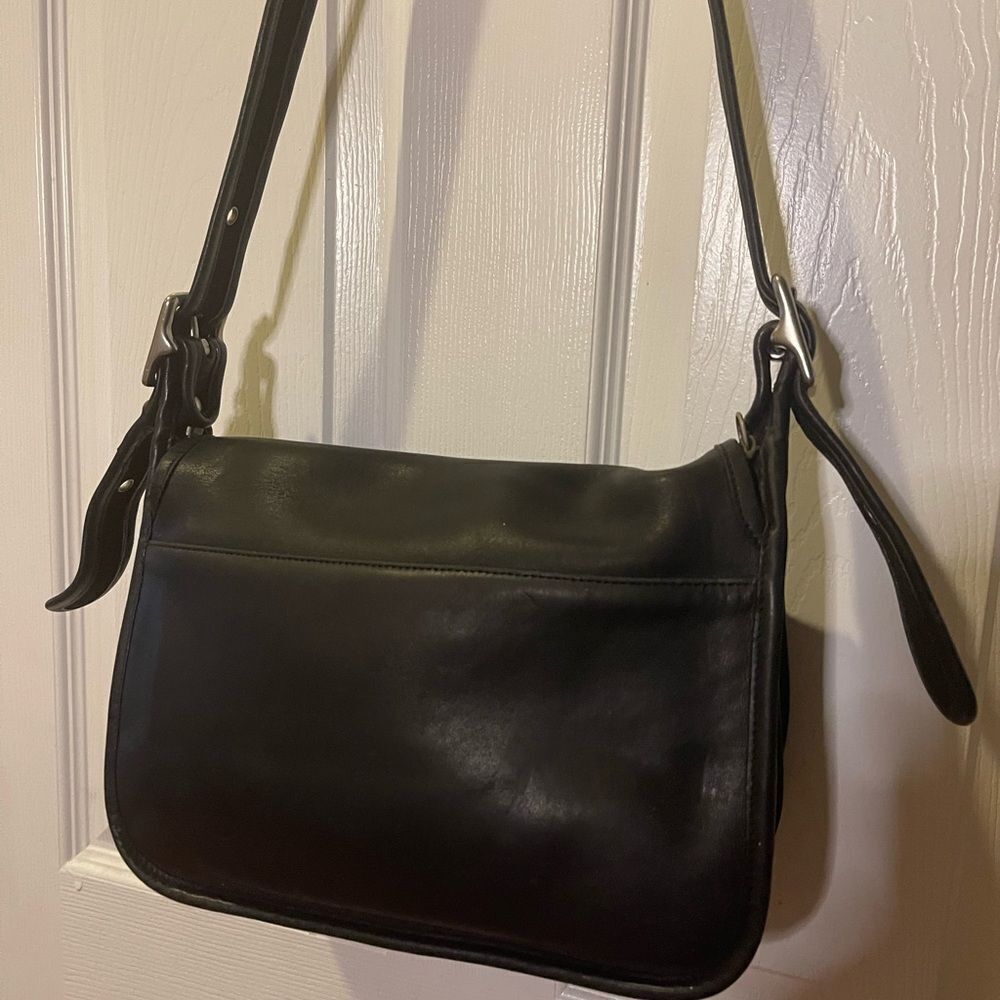 Vintage COACH 9951 Patricia’s Legacy bag crafted in black glove-tanned leather. - Picture 5 of 16